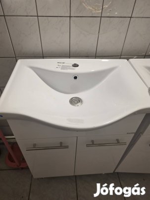 eladó furdöszobai szekrények.