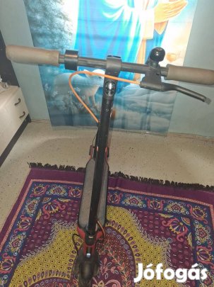 eladó képen látható roller 