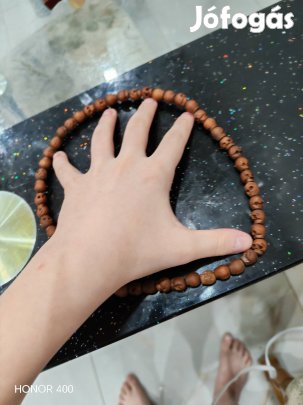 eladó kézzel készített tölgy fa nyaklánc