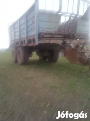 eladó mezőgazdasági gépek T088 trágyaszóró kombájn stb... 