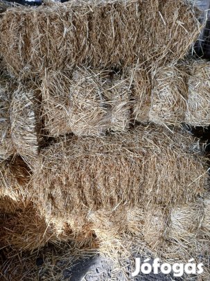 eladó szalma bála