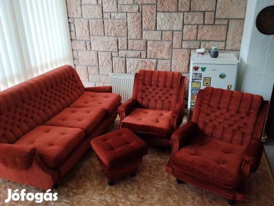 eladó ülőgarnitúra 3-1-1 puffal