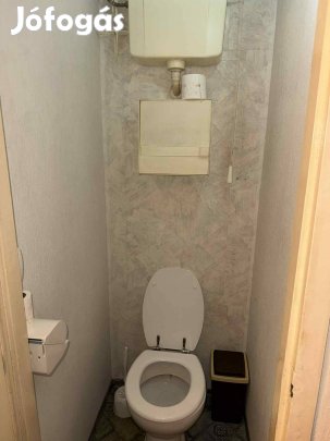 eladó városközponti lakas