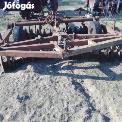 eladó vontatott tárcsa 