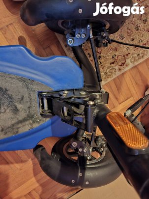 elektromos roller 3 ketekű, üléssel