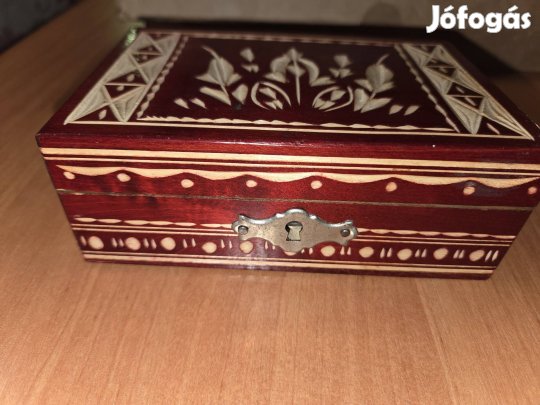erdélyi fafaragásos dobozka 13 cm