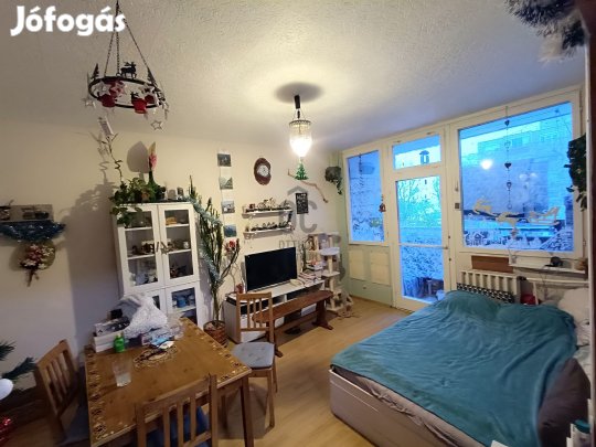 erkélyes 4 szobás panel lakás Újpesten