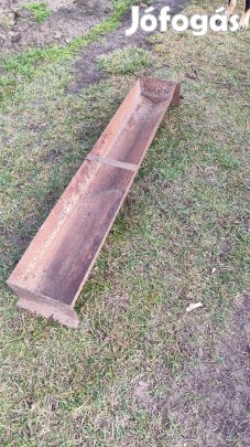 etető, itató , vályu