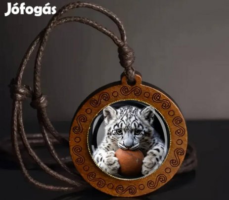 fa bőr motívumokkal díszített hópárduc medálos nyaklánc
