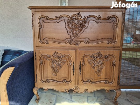 faragott bárszekrény