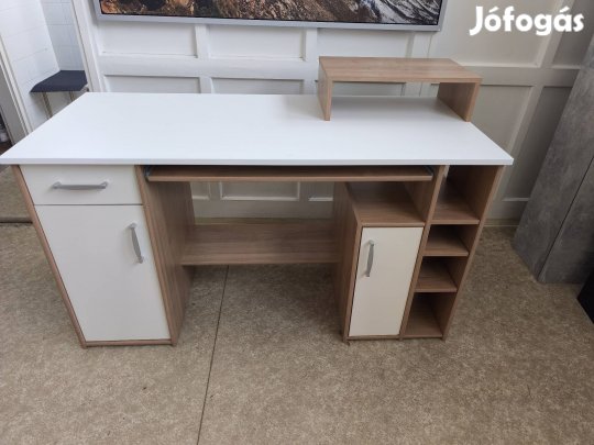 fehér barna színű számítógépasztal