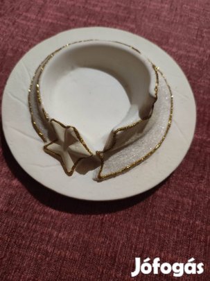 fehér kör alakú gyertyatartó