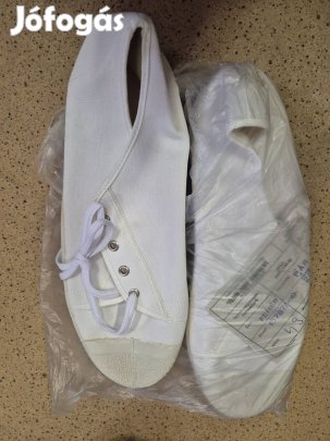 fehér retro tornacipő 49es