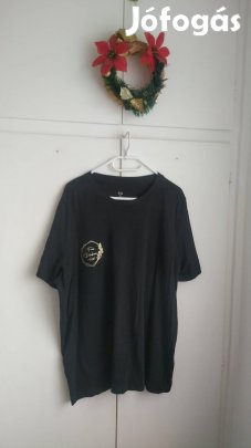 fekete arany színű írásos mintás póló 