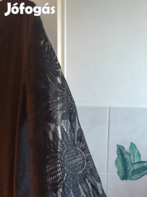 fekete blúz csipke ujjal