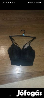 fekete csipkés fehérnemű