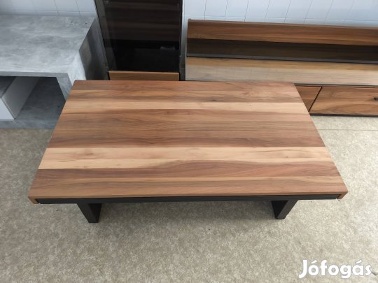 fekete diófa színű dohányzóasztal