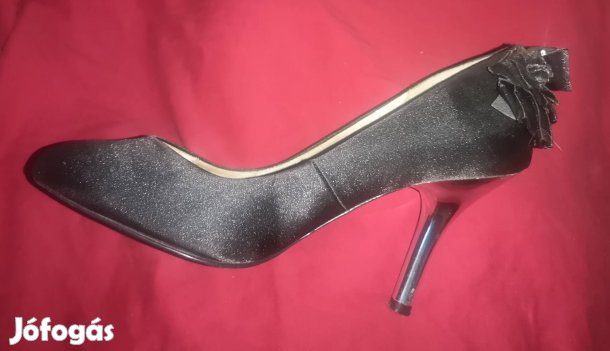 fekete ezüst selyem masnis magassarkú tűsarkú 40