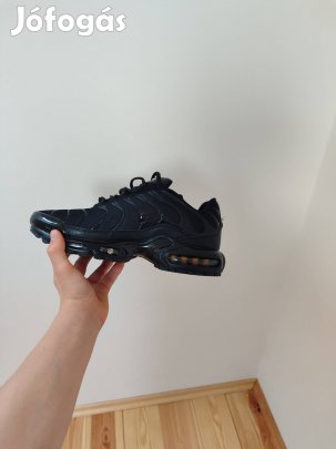 fekete nike tn