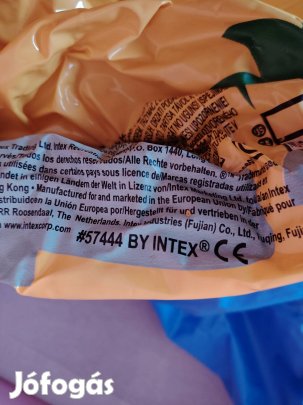 felfújható medence csuszdával