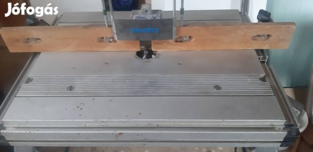 felsőmarógép asztallal