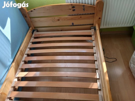 fenyő ágy martaccal