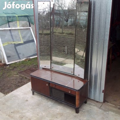 fesulkodo tukros szekreny