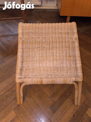fonott rattan lábtartó