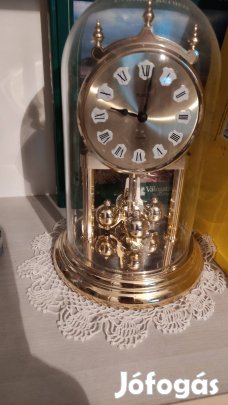 forgó ingás üvegbúrás asztali óra 