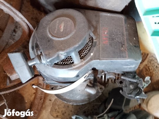 fűnyíró motor alkatrésznek
