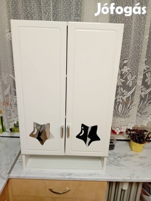 fűrdőszoba felsőszekrény