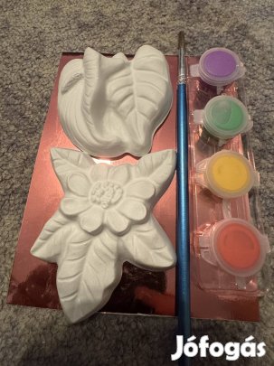 gipsz virág figurákkal + festékek + ecset 