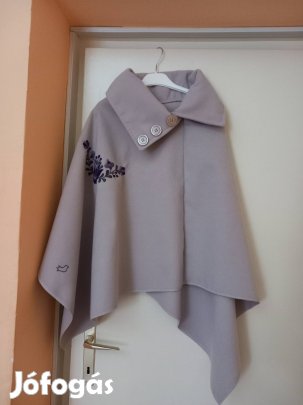 gyönyörű puha anyagú poncsó