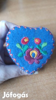 gyönyörű sötétkék piros hímzett virág mintás szív alakú ékszer doboz 