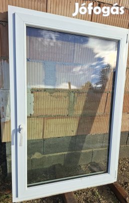háromrétegű műanyag ablak 100×145