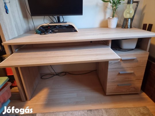 hibátlan nagy méretű íróasztal