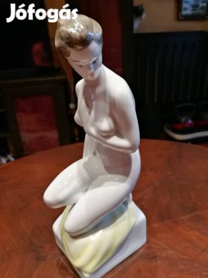 hollóházi porcelán női akt