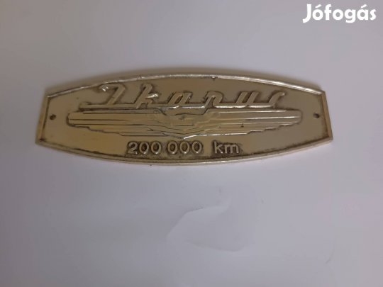 ikarus emlék tábla