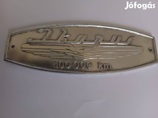 ikarus emlék tábla