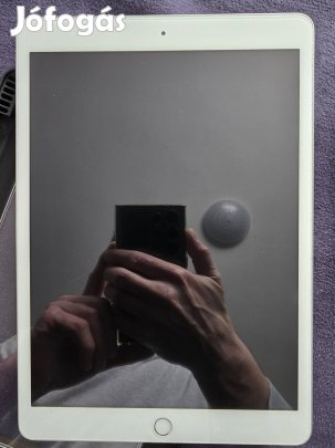 ipad 8 (Wi-Fi) 32 Gb Megkímélt állapot, Nillkin tokkal!