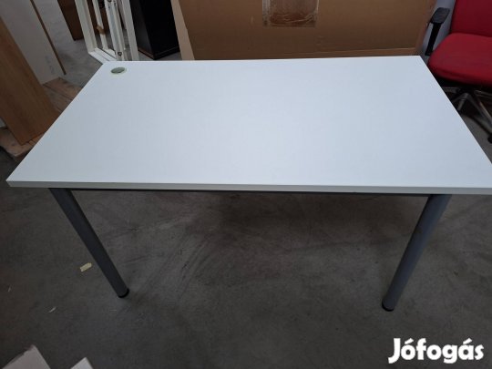 íróasztal 140x80 cm.