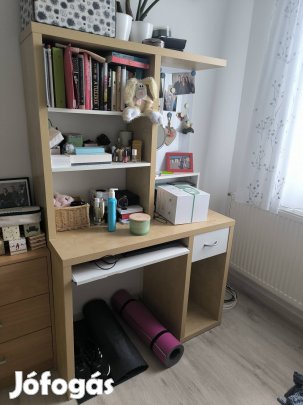 íróasztal, gurulós szék 