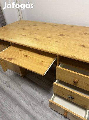 íróasztal ajándék gurulós székkel