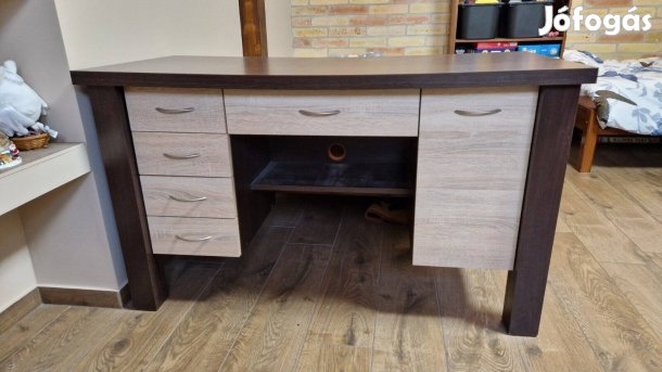 íróasztal,forgószékkel