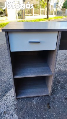 íróasztal/számítógép asztal 