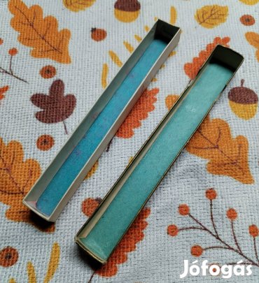 írószer tároló doboz.