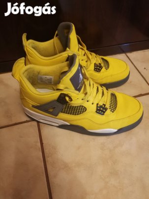 j4 és Tisza cipő 43as