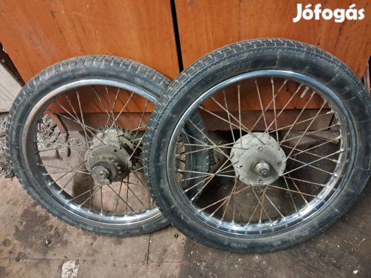 jawa babetta kerekek párban 