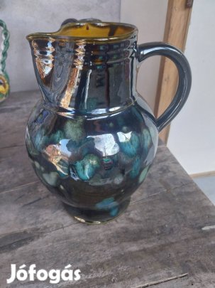 jelzett boroskancsó.