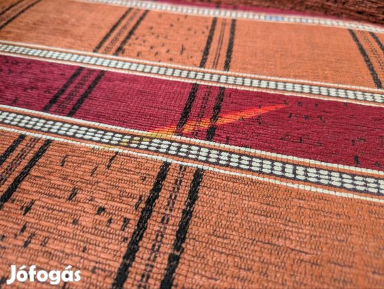 kárpitozott kanapé